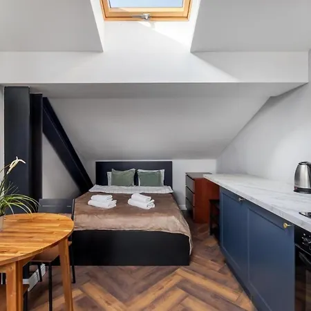 Close-golden Waw - Old Town - Marcinkowskiego #1