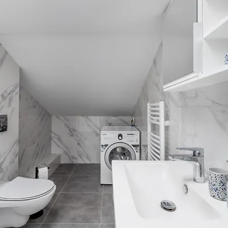 Close-golden Waw - Old Town - Marcinkowskiego #1